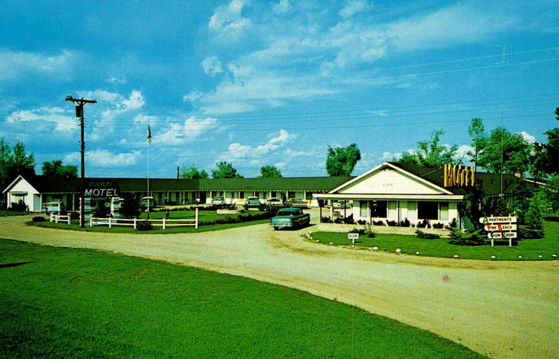 Holiday on the Lake Motel (Holiday Motel) - Vintage Postcard